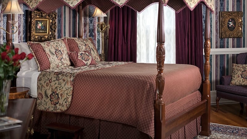 Albemorle Inn master bedroom with 4 poster bed
