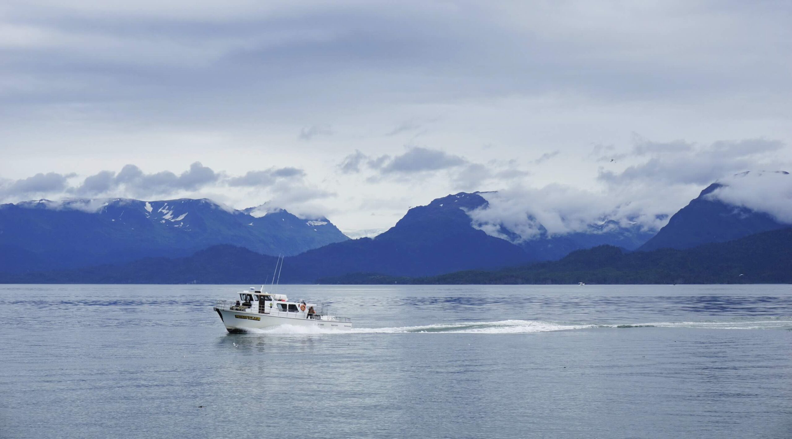 meina-yin-Explore Alaska outdoors by boat-unsplash